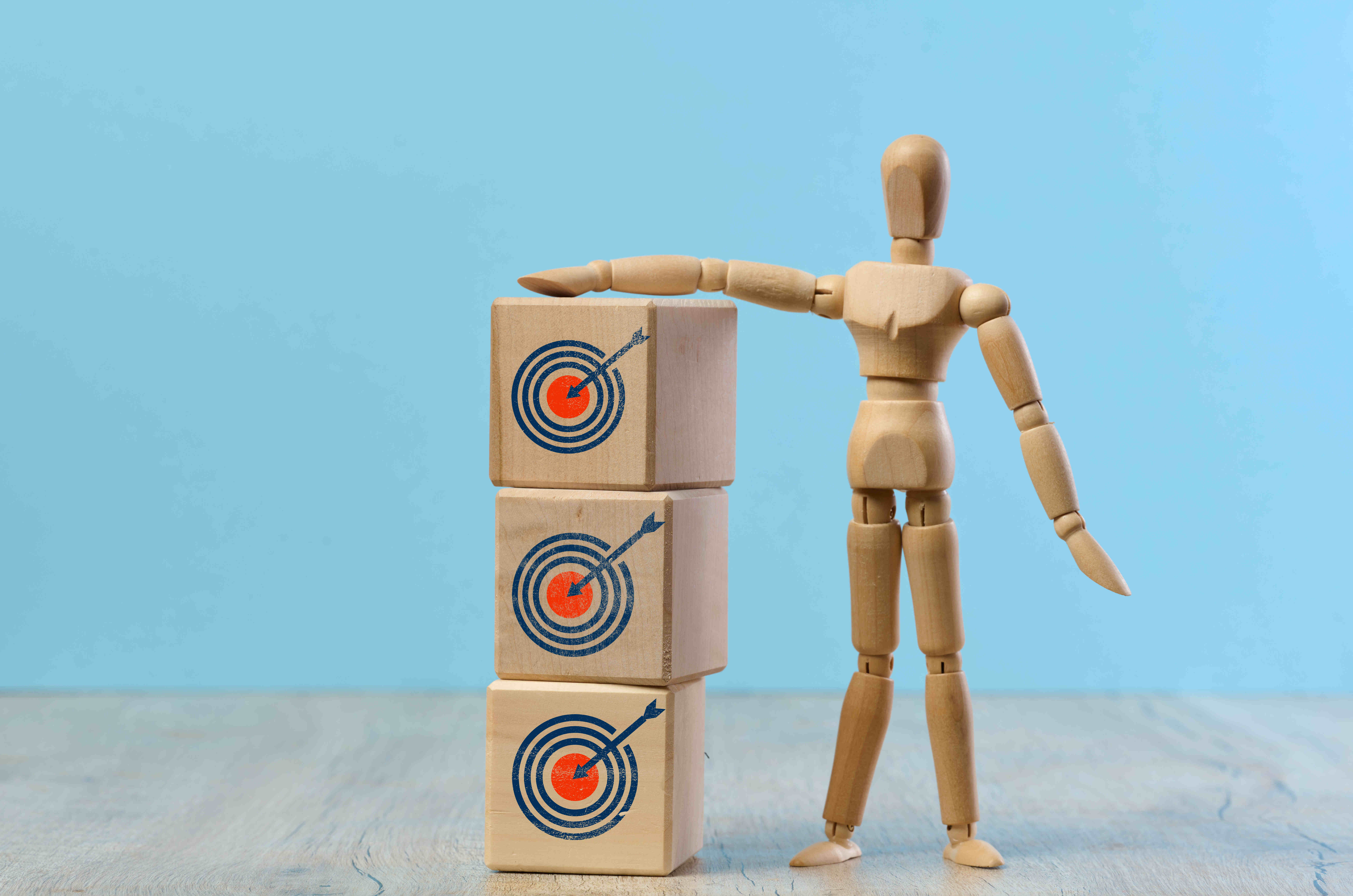 AWWA2025074-Digital-Marketing-Campaigns_Wooden_Mannequin_And_Cubes_With_Target_original_2175747